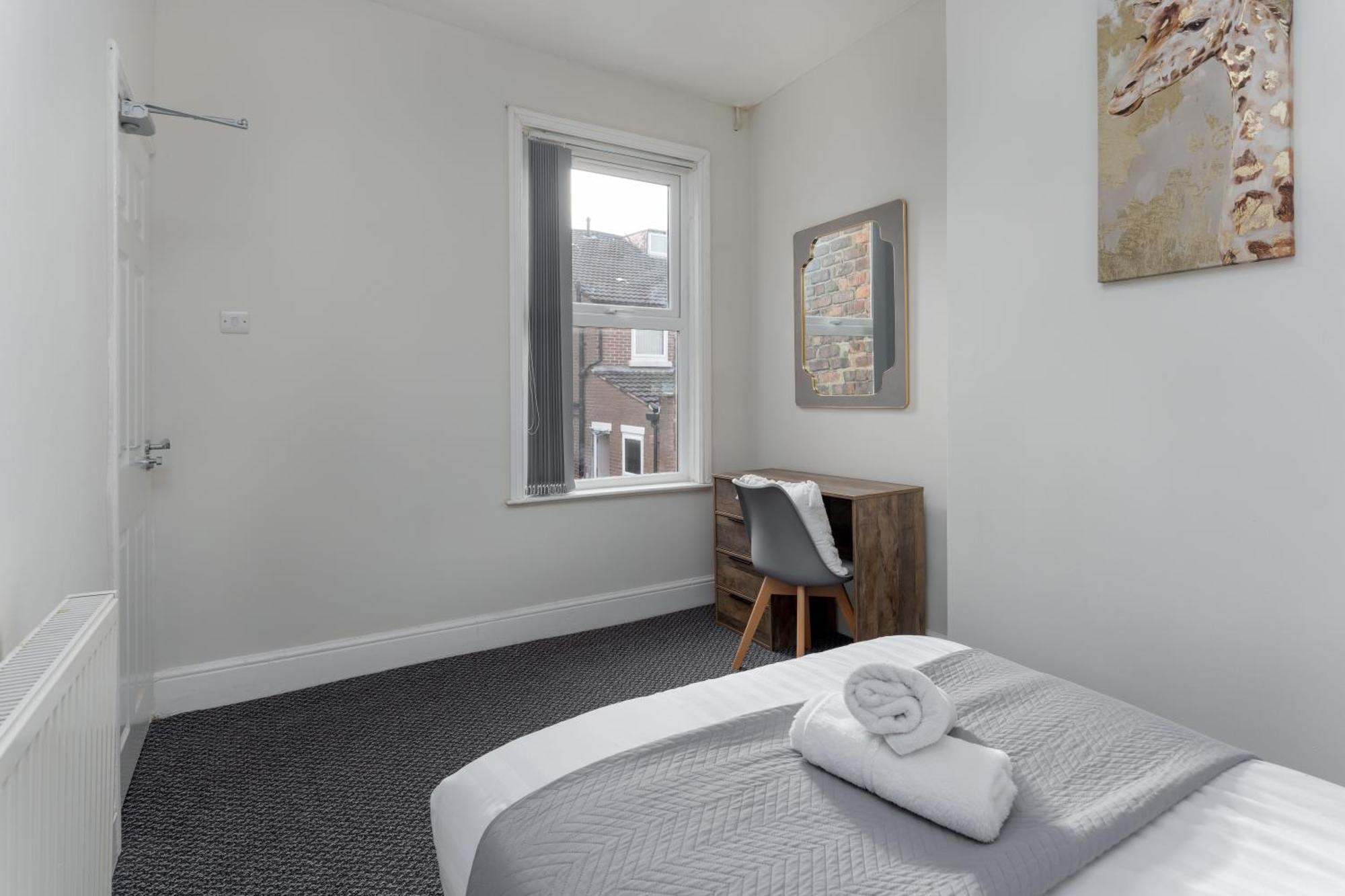 Newcombe House - Air Host & - Free Parking Holiday home