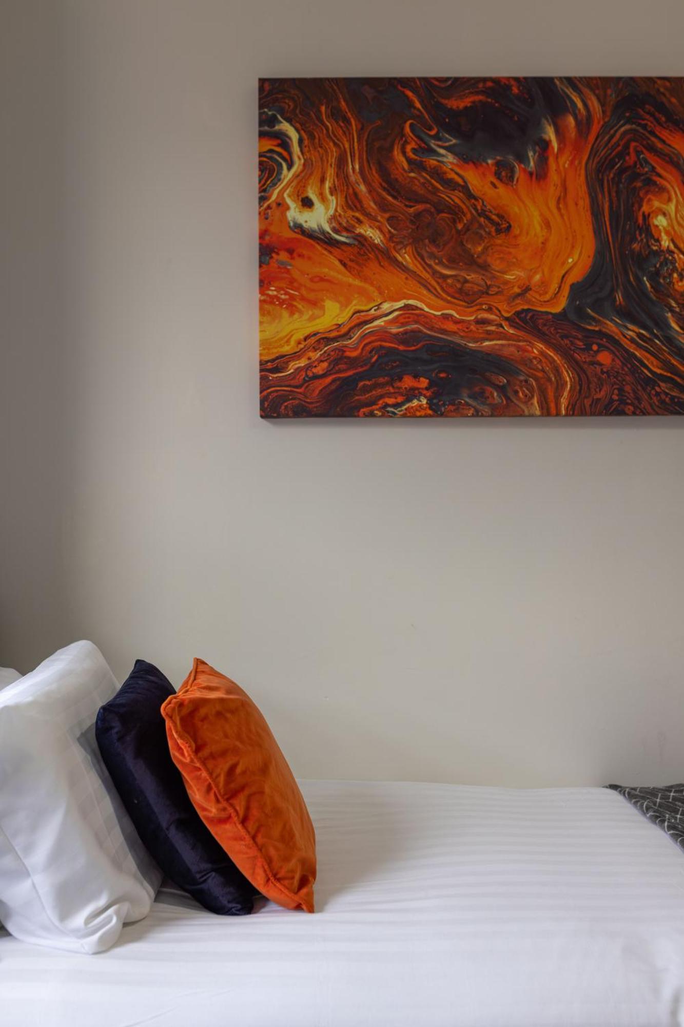 Newcombe House - Air Host & - Free Parking Holiday home
