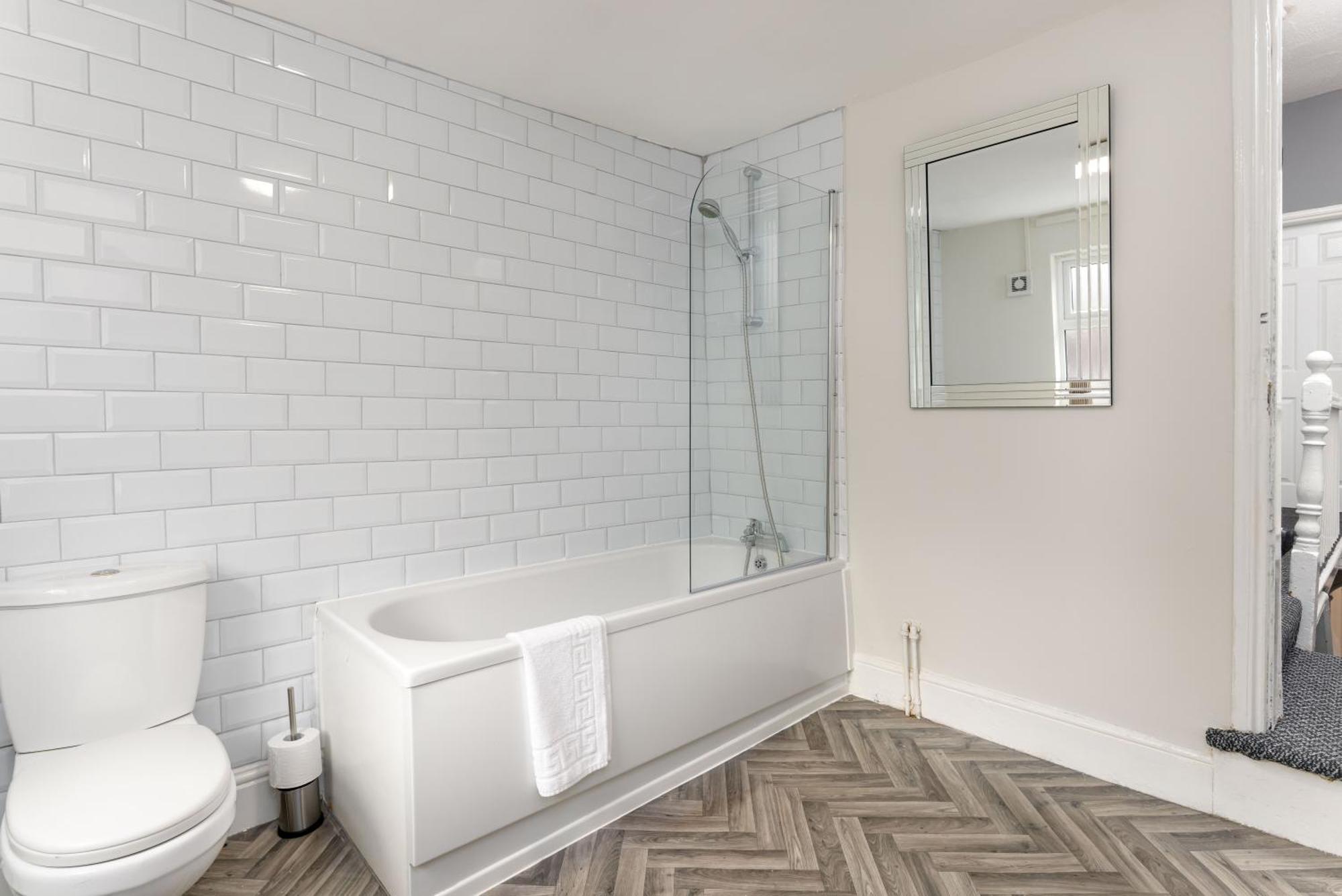 Newcombe House - Air Host & - Free Parking *